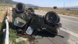 Камион отнесе военен автомобил край Мъглиж