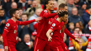 Ливърпул излезе начело във Висшата лига след очакван успех над "стършелите"