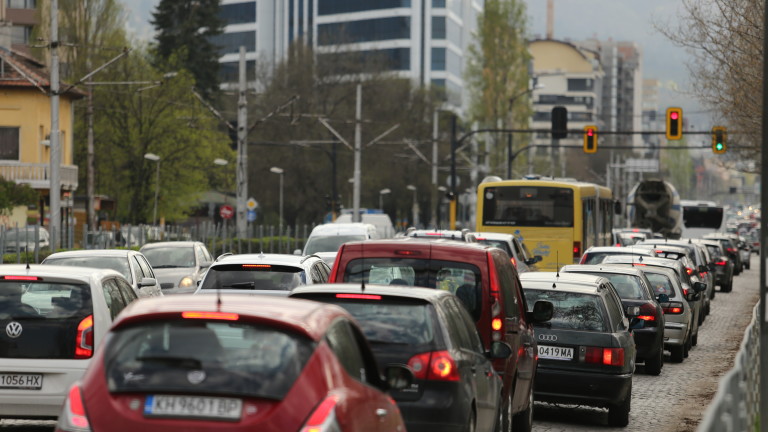 Близо 500 000 автомобила напуснаха София за празниците