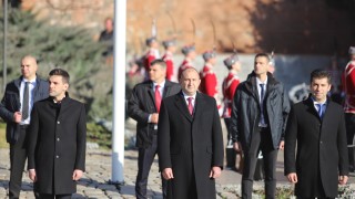 Решаването на кризата в Украйна няма да стане с употреба