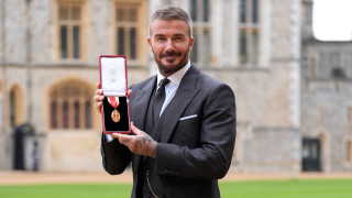 Британският крал Чарлз III посвети в рицарско звание футболиста Дейвид