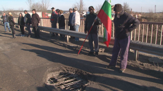 За дупките и глупаците