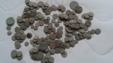 Иззеха над 150 старинни монети от дом в Джебел 