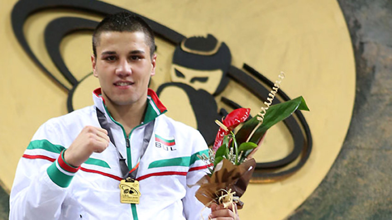 Българските боксьори записаха победа и загуба на Европейското първенство за
