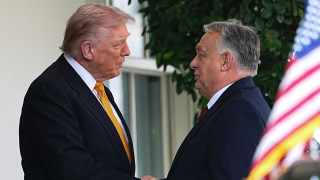 Президентът на САЩ Доналд Тръмп приветства унгарския премиер Виктор Орбан