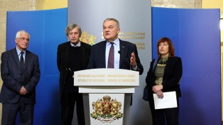 Румен Петков връчи писмо на премиера Бойко Борисов с настояване