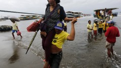 Ферибот потъна край Индонезия, издирват 26 души