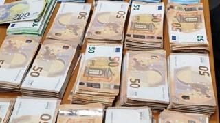 Задържаха голяма сума недекларирана валута на Капитан Андреево