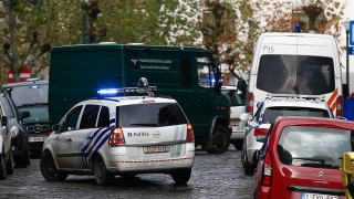 Няколко белгийски държавни служители са обвинени в издаване на стотици
