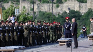 Румен Радев: Офицерските пагони са отговорност