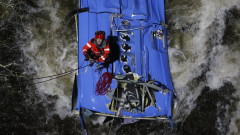 Автобус падна в река в Испания, има жертви