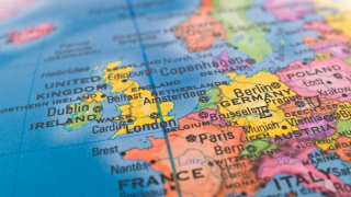 Икономиката на ЕС се представя така добре, че и политическите проблеми не могат да я спрат