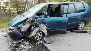 Катастрофа на пътя Варна-Добрич прати трима души в болница