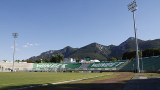 Във Враца освежават терена на стадион "Христо Ботев"