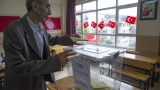 Турците гласуват на съдбовни избори