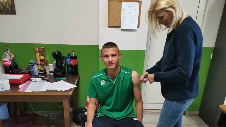 Футболистите на Ботев (Враца) се ваксинираха срещу COVID-19