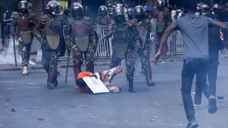 Най малко един човек беше убит при подновени антиправителствени протести в