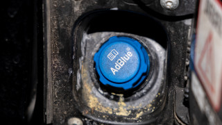 Недостиг на AdBlue заплашва да остави камионите по паркингите
