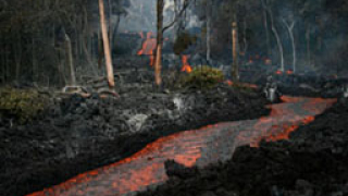 Лава изгори три къщи на Хаваи