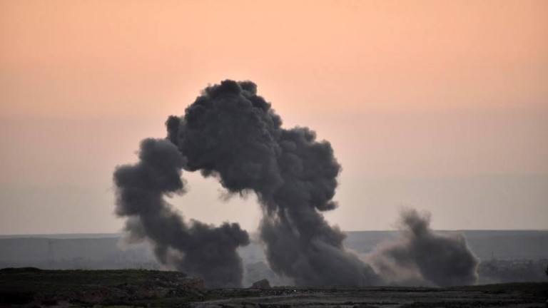 Силите на САЩ са бомбардирали Източна Сирия призори, съобщава Ройтерс.
При
