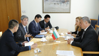 Вицепремиерът Валери Симеонов постави въпроса и поиска съдействие от страна