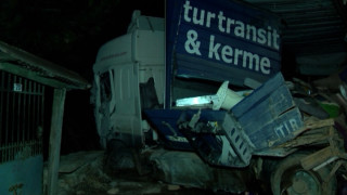 Движението по АМ Тракия тази вечер бе затруднено заради аварирал ТИР