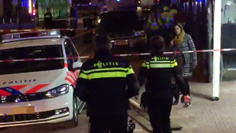 Холандската полиция е задържала в Амстердам двама мъже във връзка