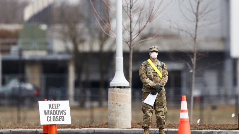 Затворите в САЩ освобождават затворници за ограничаване на коронавируса