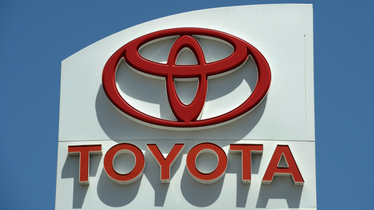 Отслабващата йена тласка печалбите на Toyota нагоре