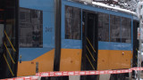Автобус спря върху трамвайна линия в София