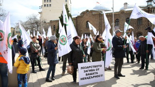 С призив и викове Чуйте ни около 70 80 души представители