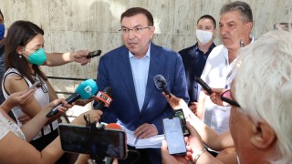 Здравният министър проф Костадин Ангелов увери че няма опасност за