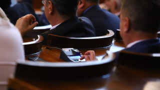 Парламентът прие на две четения със 159 гласа за 3 ма