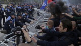 Сблъсъци на многохиляден протест в Албания