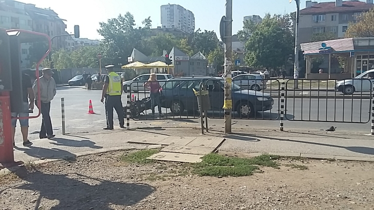 Моторист загина след сблъсък на кръстовище в София