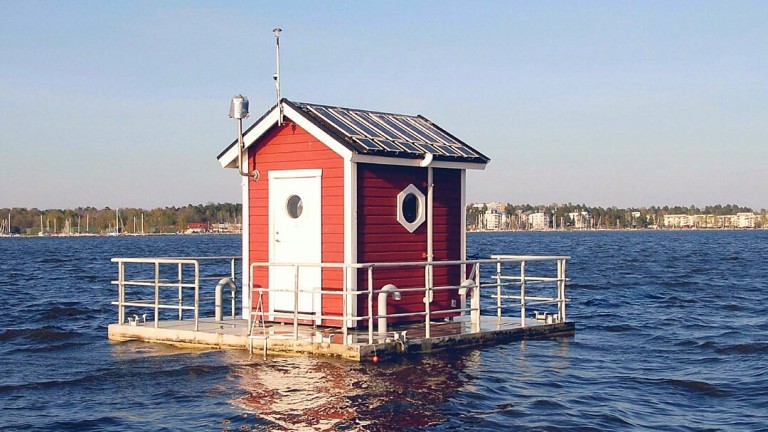 Да спиш в средата на езеро