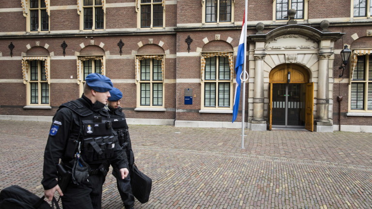 Прокуратурата на Холандия съобщи, че няма индикации към момента заподозряният