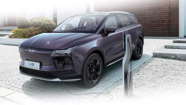 Tesla скоро ще има нов конкурент в Европа. И той идва от Китай