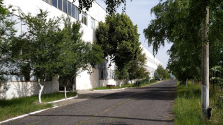 Продава се производствената площадка на кърджалийският производител на шприцформи и