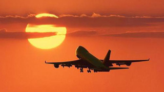 Администрацията търси самолетни билети за пътувания в чужбина