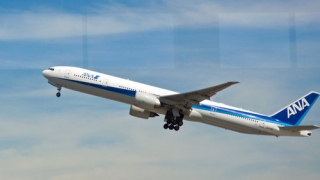 Неизправност в двигателя приземи аварийно Боинг 777 на ANA