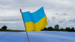 Руски войски разкриха всичките си позиции в Донецк, стреляйки по украинско знаме, завързано за балони