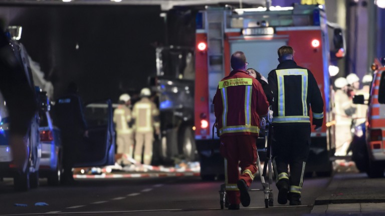 Най-малко 13 ранени при екслозия на яхта в Германия