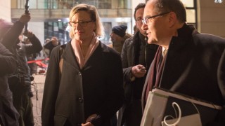 Повече от 18 часа консерваторите на германския канцлер Ангела Меркел