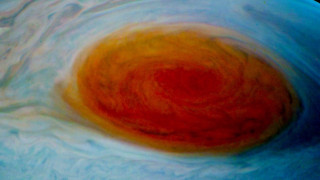 „Джуно” на НАСА с изумителни снимки на Голямото червено петно на Юпитер