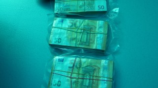Арестуваха шофьор с 290 000 евро на ГКПП Калотина съобщиха