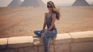 Топ моделът Диана Иванчева стигна до египетските пирамиди (СНИМКИ+ВИДЕО)