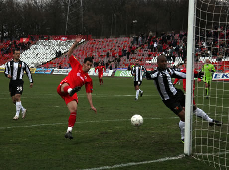 От три държави искат Бенжелюн