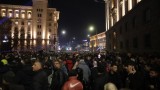 "Вън Пеевски и Борисов от властта": Хиляди на протест в триъгълника на властта