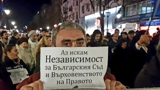 От Правосъдие за всеки смятат Лозан Панов за последният остров